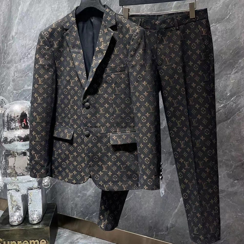 New luxury v logo print formal suit