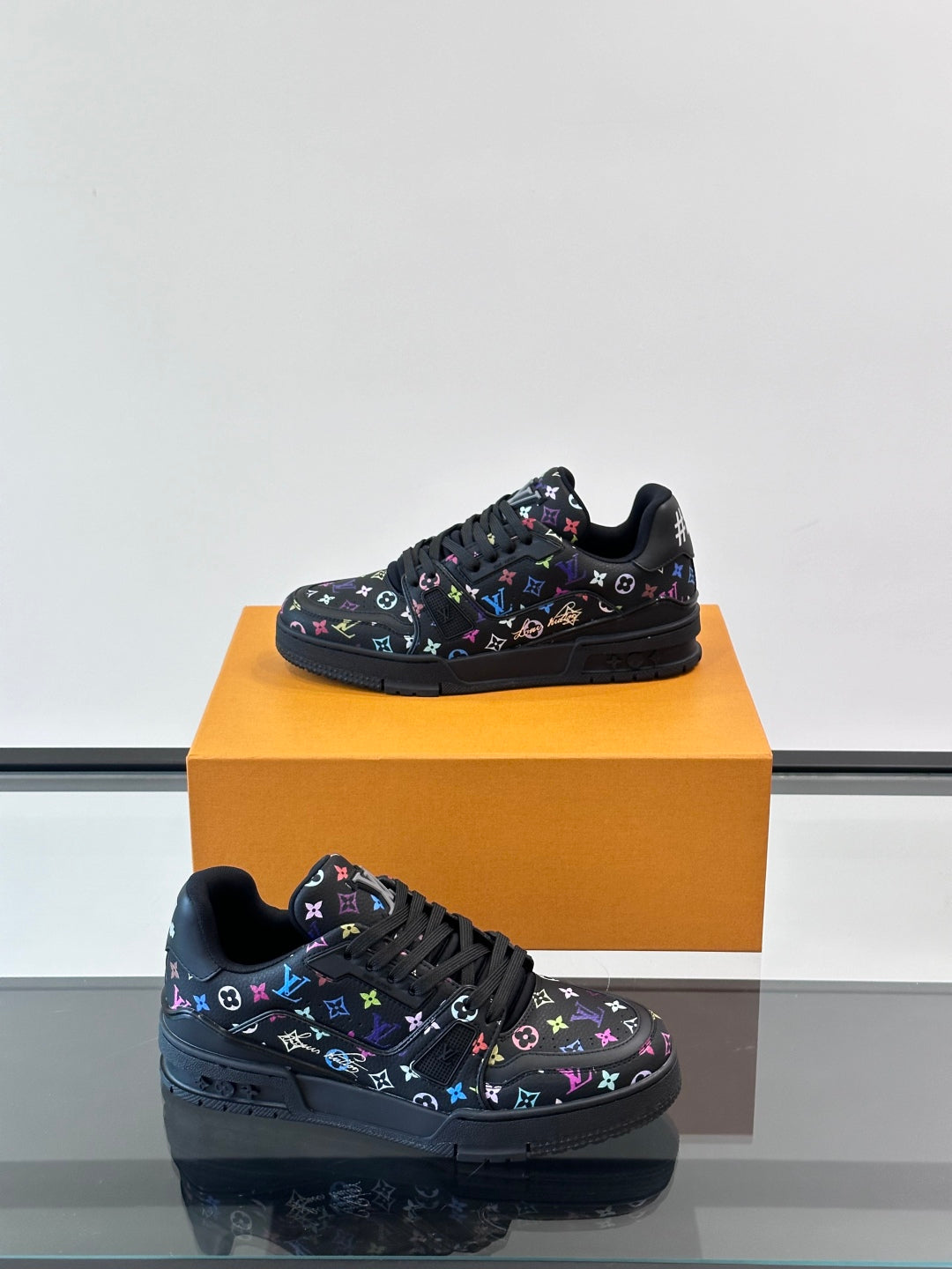 L-V Trainer's latest series of high luxury sports shoes XC0425042408