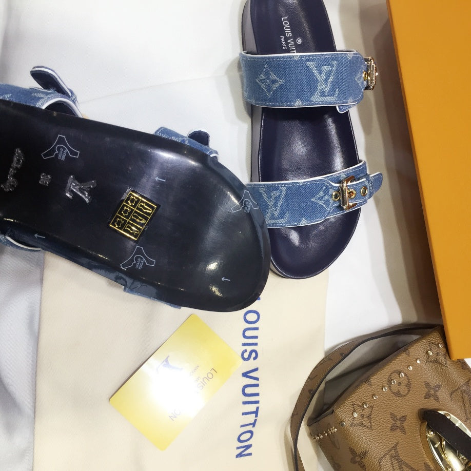 New V logo printed sandals fashion casual beach flip flops 0425032402