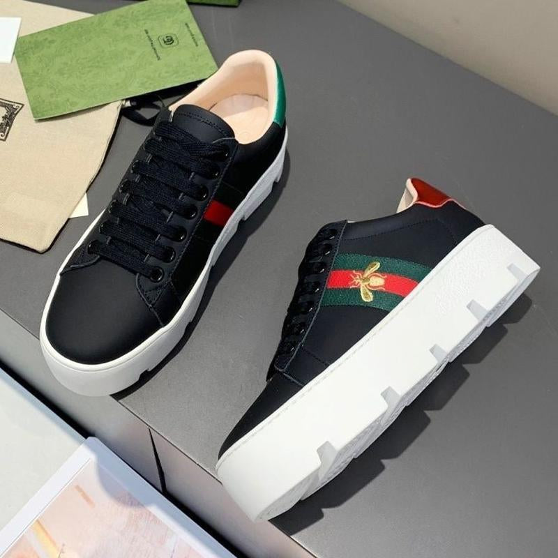 Fashion and versatile casual bee sports shoes 1023113016