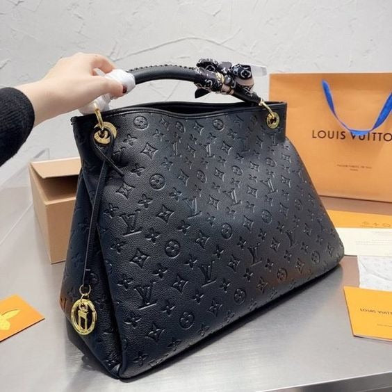 L messenger bag with long shoulder strap 0424031806