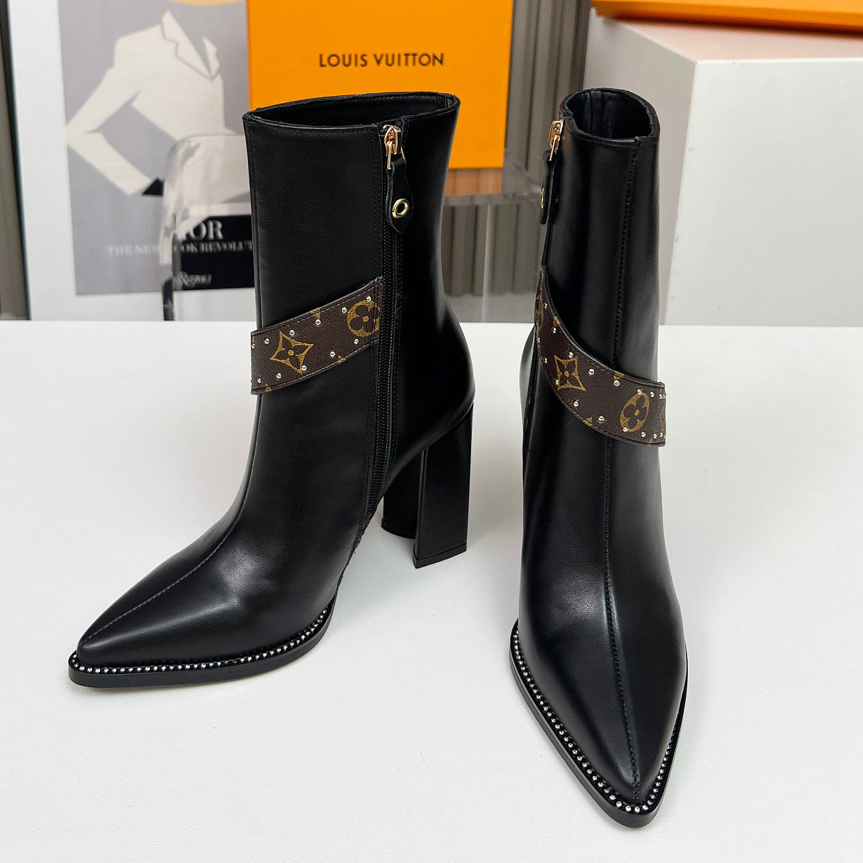 L-Pointed Toe Ankle Boots 1025102427