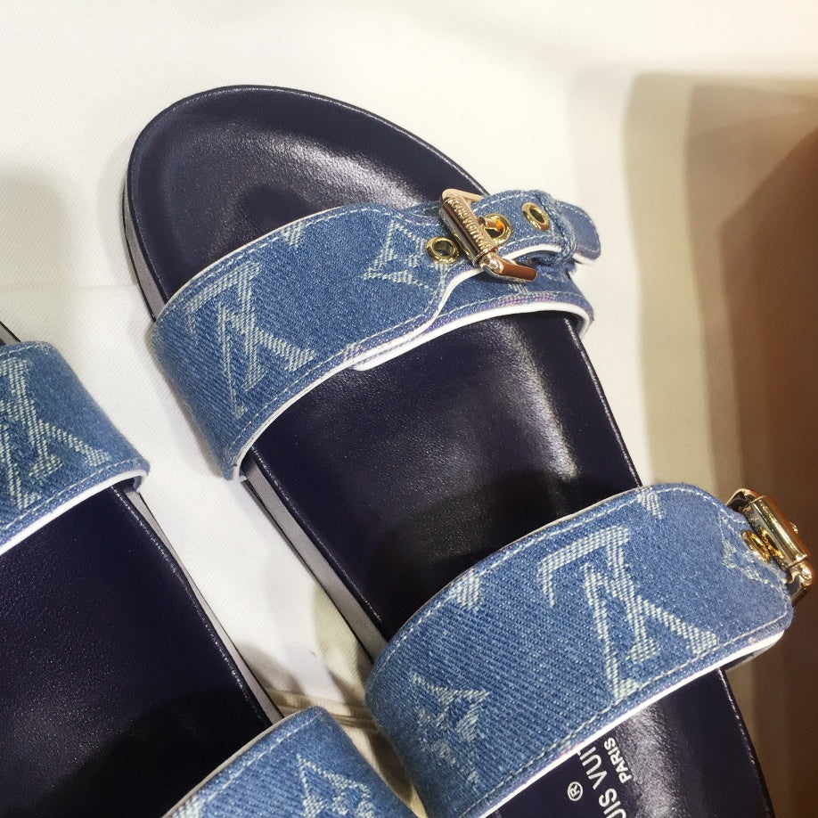 New V logo printed sandals fashion casual beach flip flops 0425032402