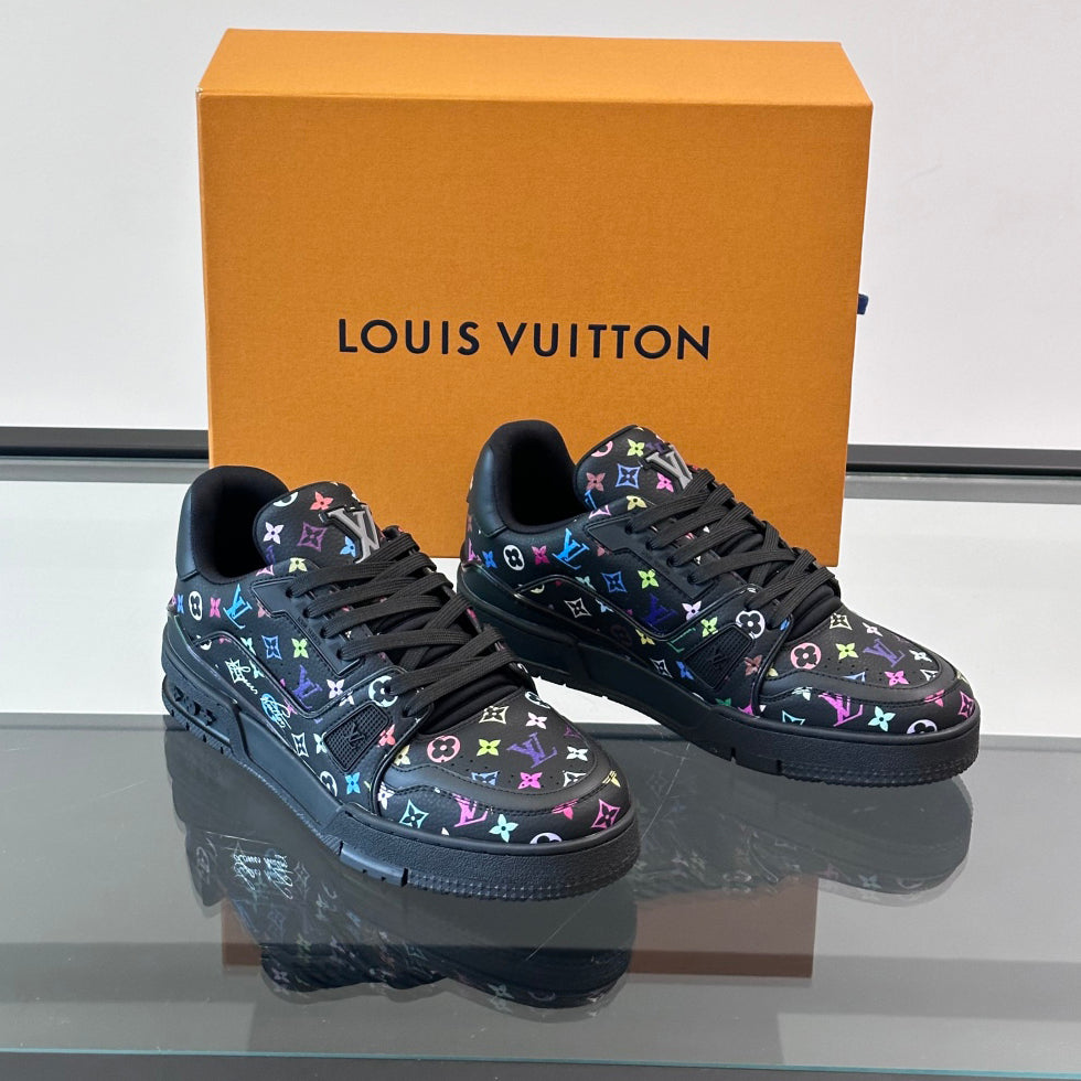 L-V Trainer's latest series of high luxury sports shoes XC0425042408