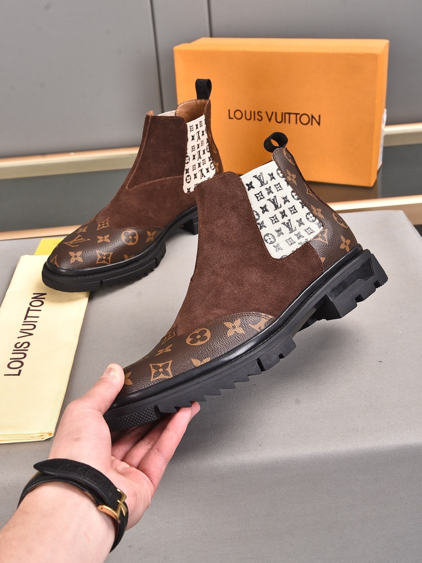 Fashion Casual New Style Men's Comfortable Sneakers Shoes V14