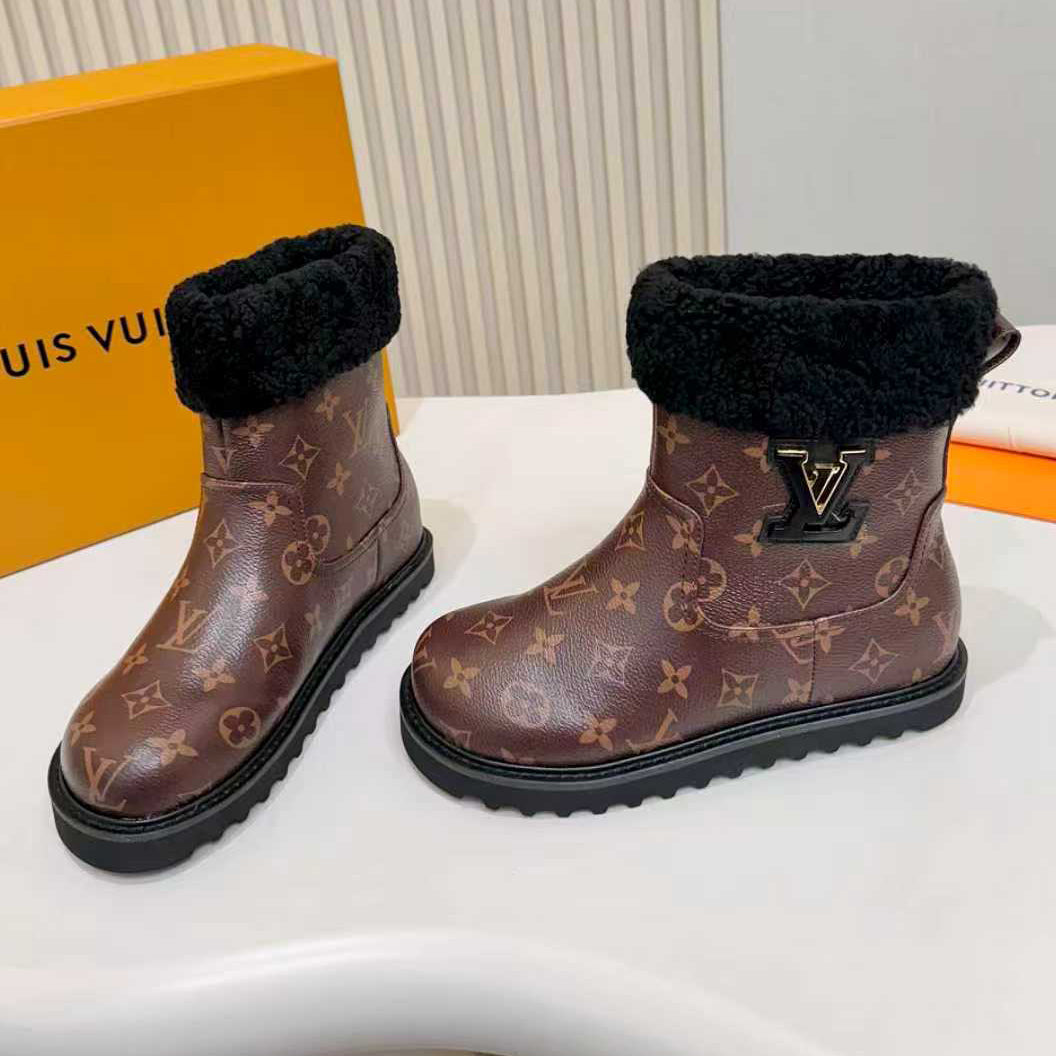 Wool-lined Chunky-Soled Chelsea Boots 1025102430