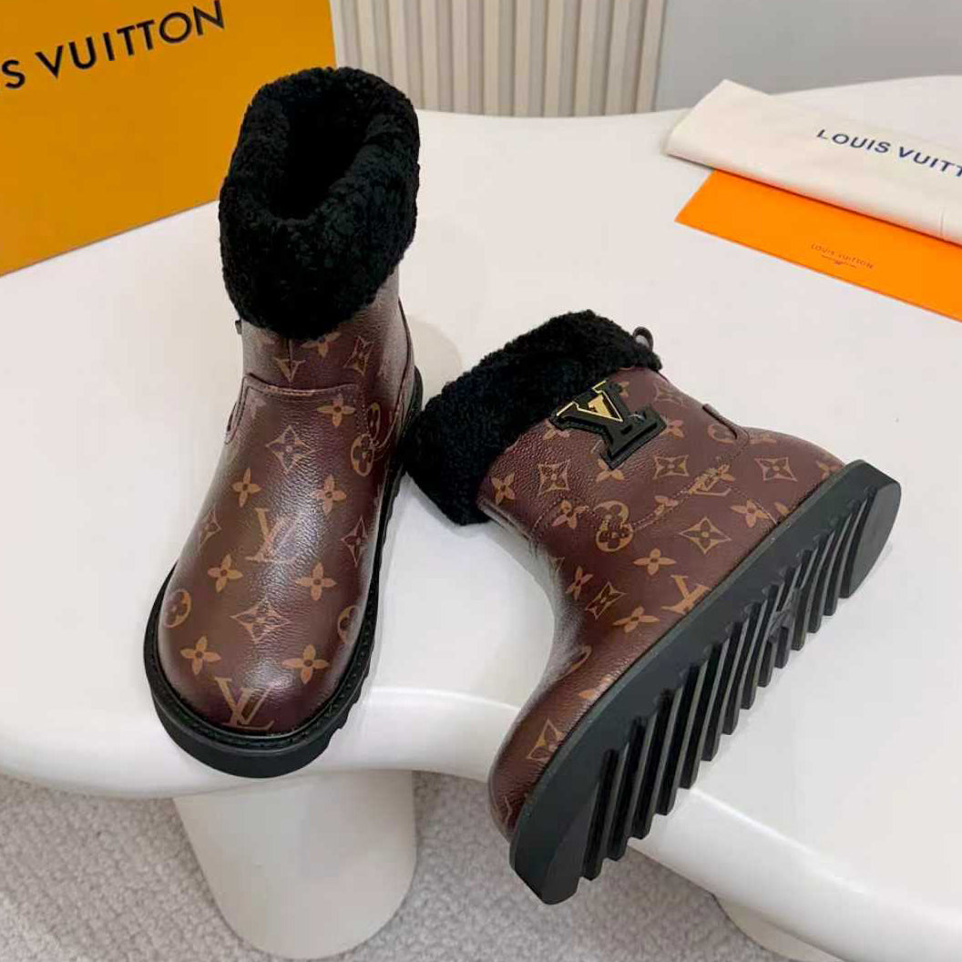 Wool-lined Chunky-Soled Chelsea Boots 1025102430