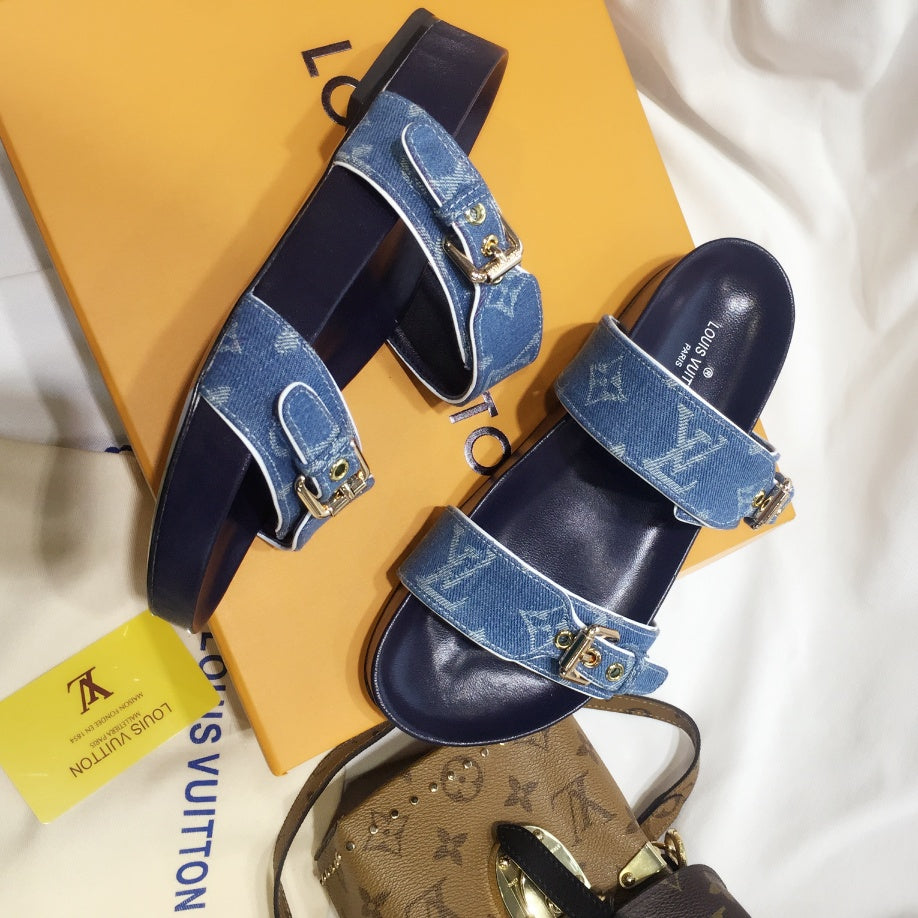 New V logo printed sandals fashion casual beach flip flops 0425032402