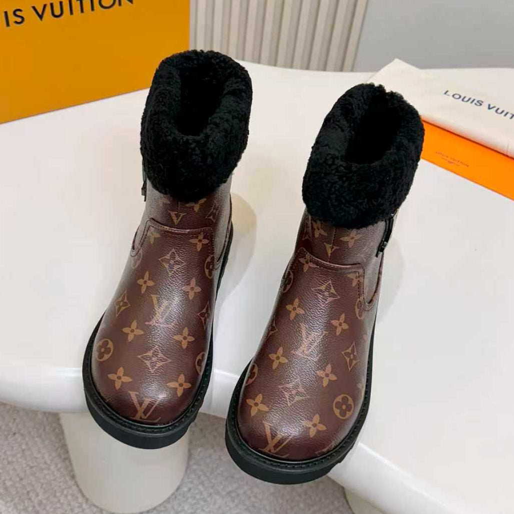 Wool-lined Chunky-Soled Chelsea Boots 1025102430