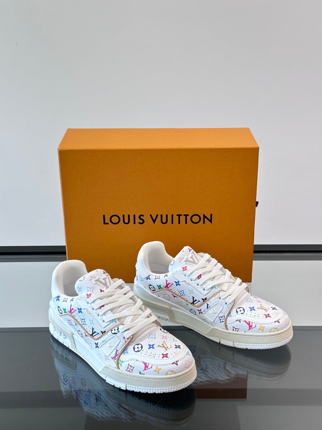 L-V Trainer's latest series of high luxury sports shoes XC0425042408