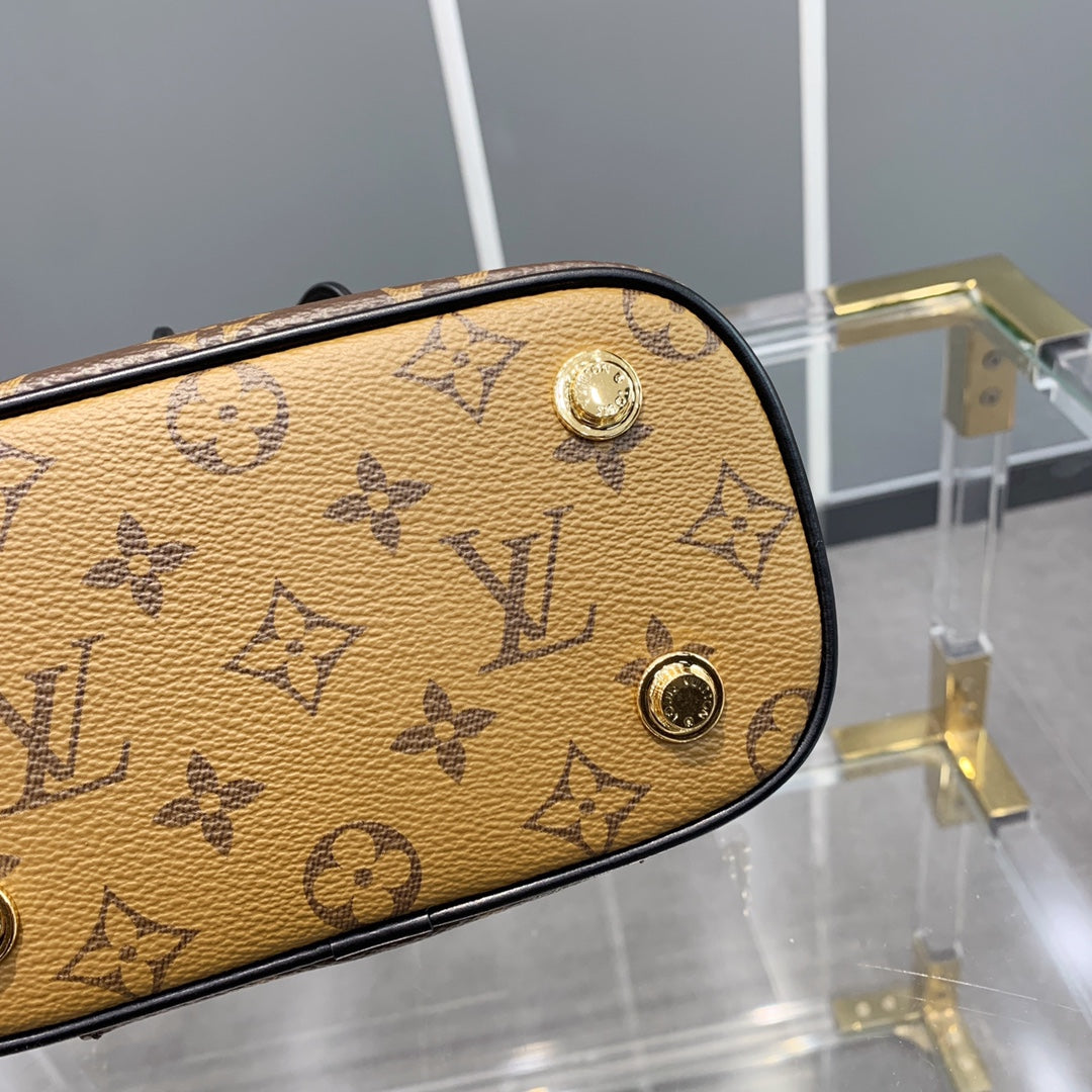 Luxury-VL VANITY Small Handbag Cosmetic Bag PD0423081608