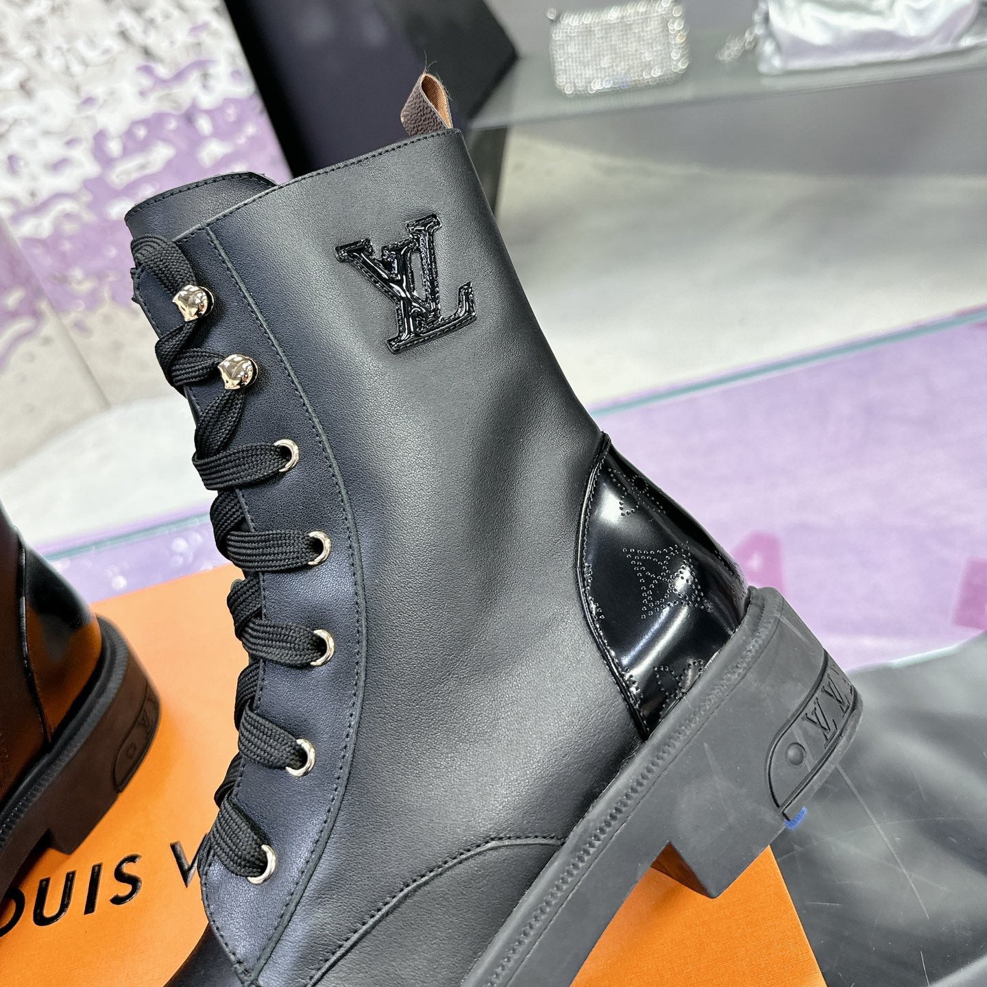 New versatile ankle boots 1025102432