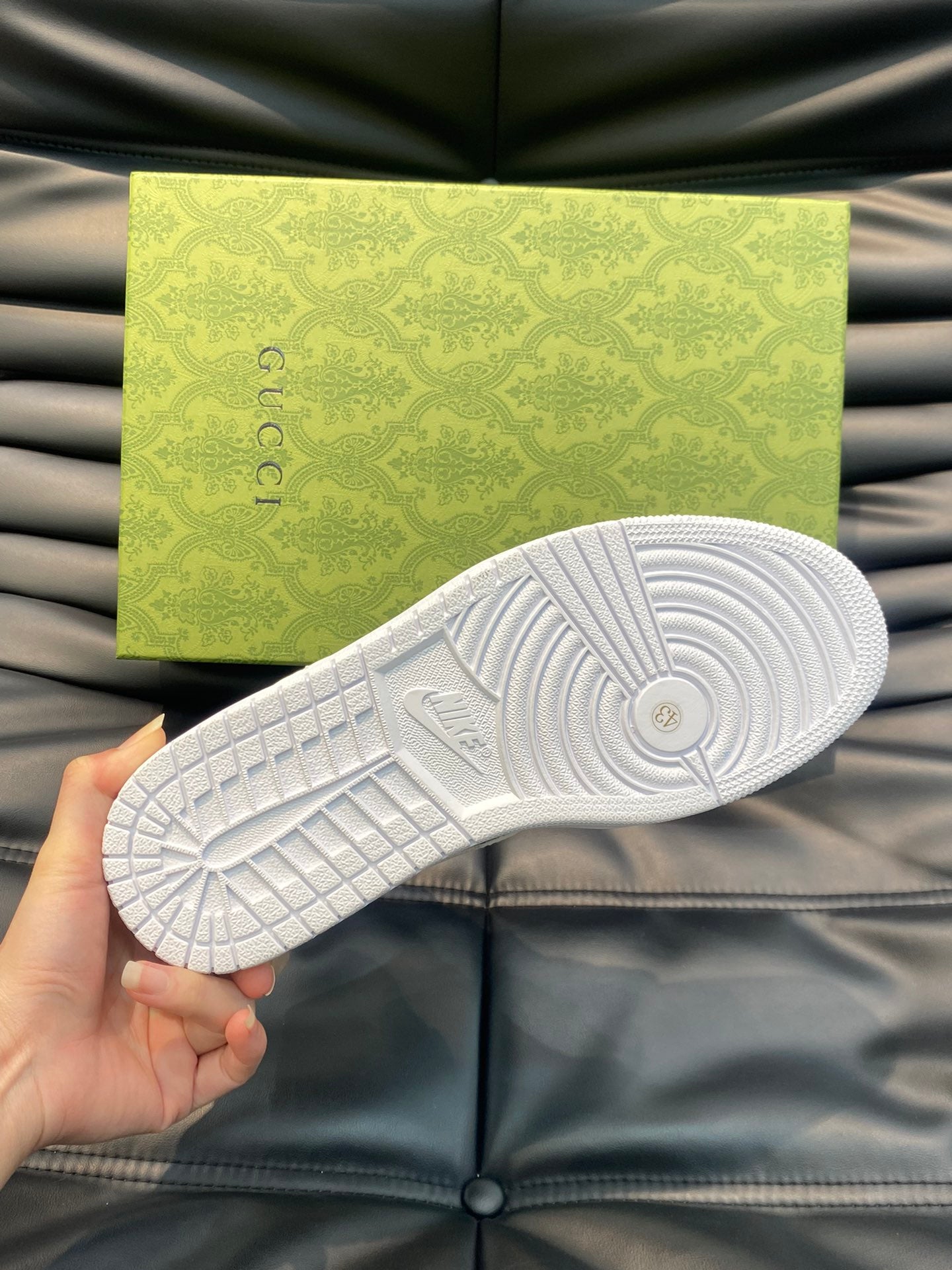 24 Limited Edition G & NK Inverted Hook Collaboration Sneakers 0424082610