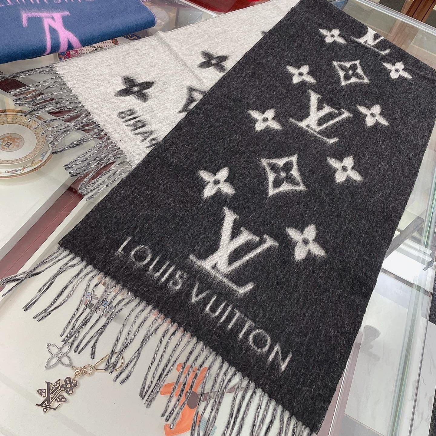 Double-sided cashmere lengthening and thickening fashion warm tassel letter shawl scarf