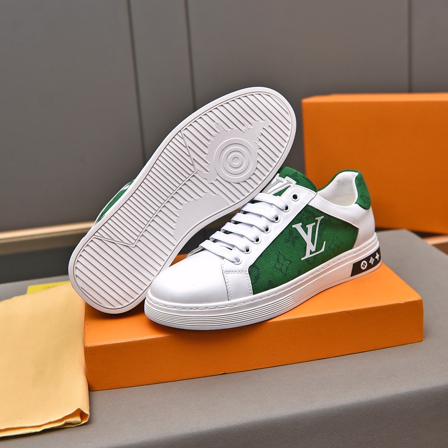 New splicing fashion laceup sneakers