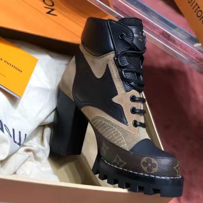 Fashion classic versatile women's boots 1023120417