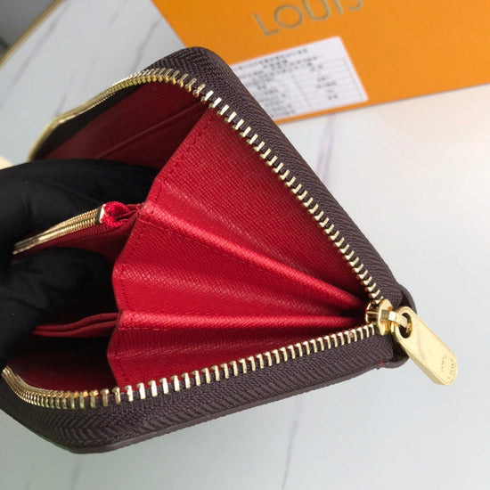 Fashion V Logo Brown Zipper Wallets 102407106